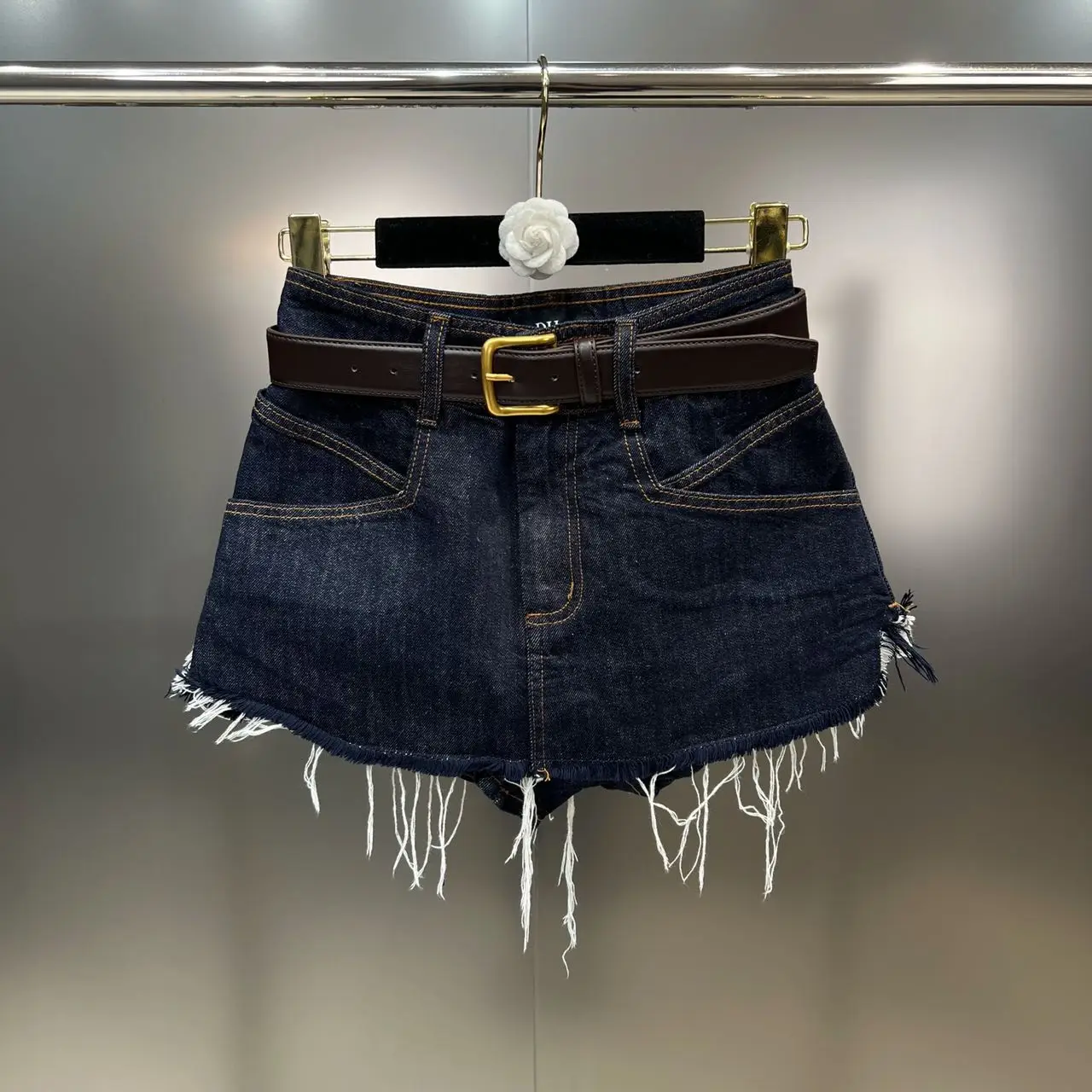 2023 Летнее Новое поступление, Короткая джинсовая юбка с высокой талией и кисточками, Женский Металлический пояс, Сексуальные уличные юбки