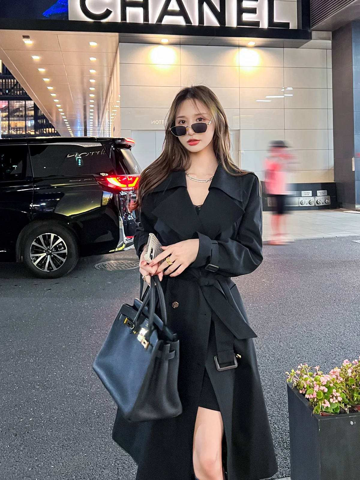 Черный тренч для женщин средней длины 2023, осеннее новое пальто в корейском свободном повседневном стиле в британском стиле