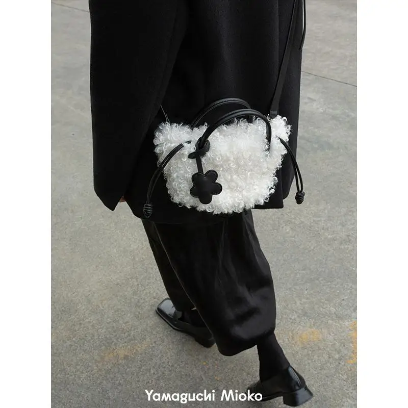 Японская оригинальная переносная плюшевая сумка из овечьей шерсти, женская нишевая дизайнерская маленькая сумка через плечо, зимняя плюшевая сумка, эстетичная
