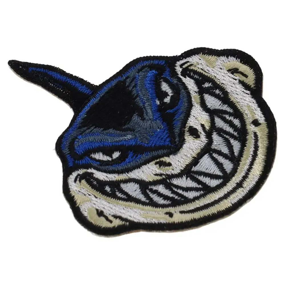 Вышивка Нашивкой Evil Smile Shark Утюг на Вышитой Нашивке Пришейте Утюг для Нашивок Синего цвета 6.1* 6.5см Для Рюкзаков и футболок
